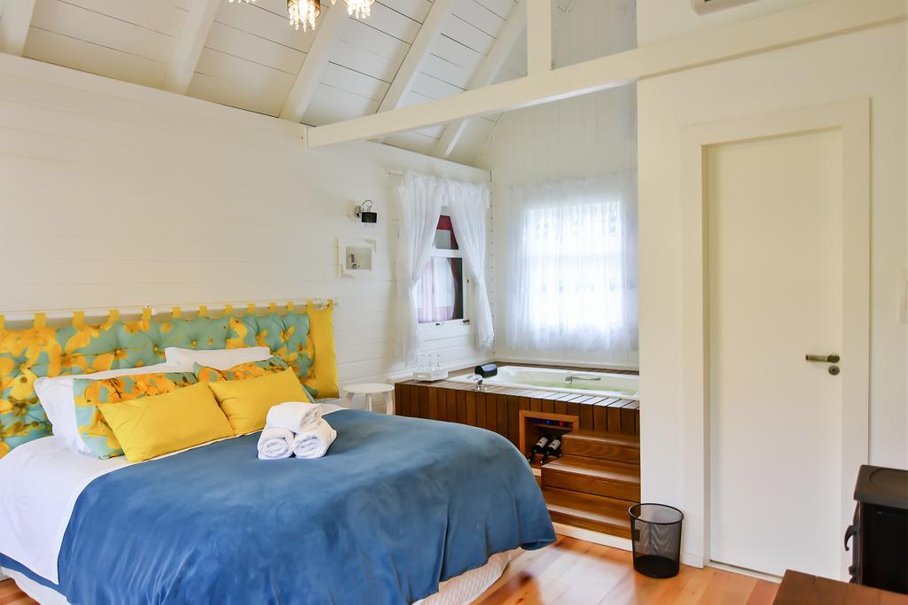 Deluxe Double Room with Bath,399757899:JPEG